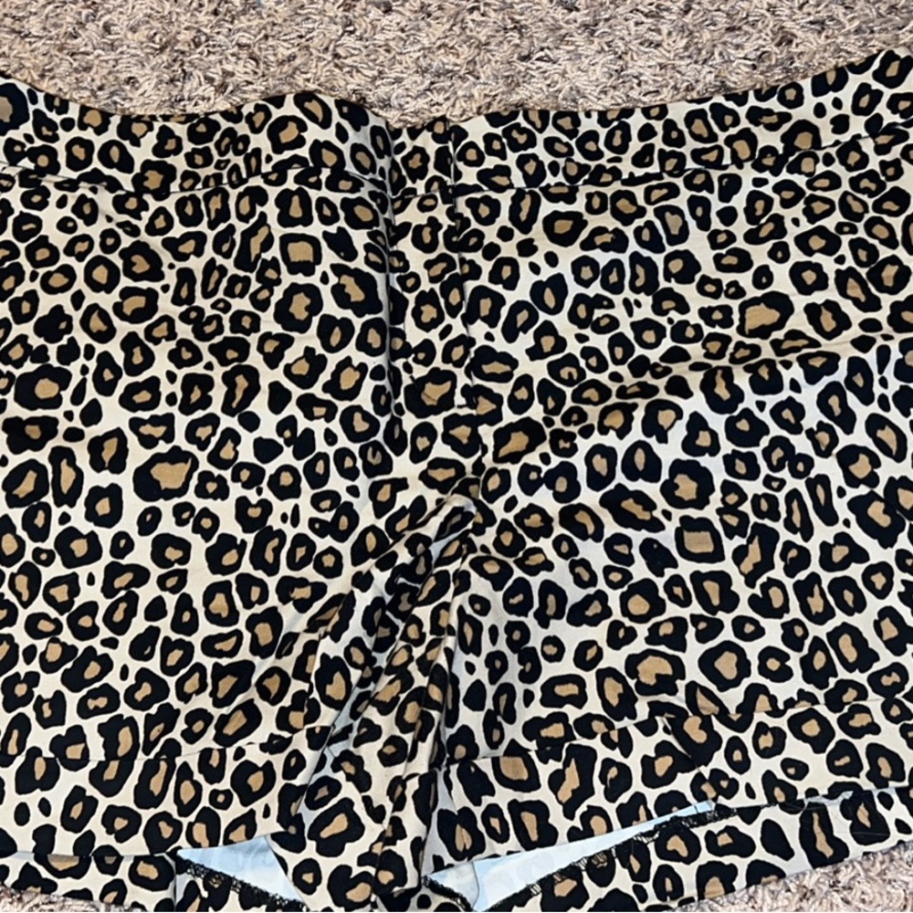 Womens dress leopard shorts size 18